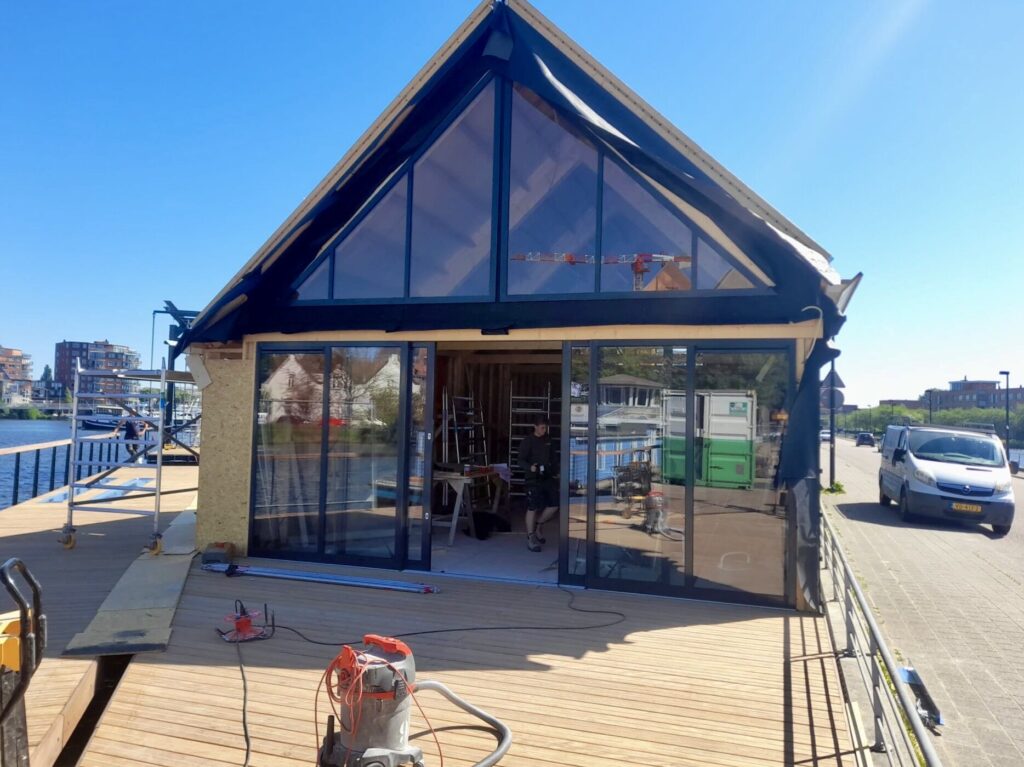 Maatwerk kozijn en glazenschuifwand voor Houthaven in Zaandam